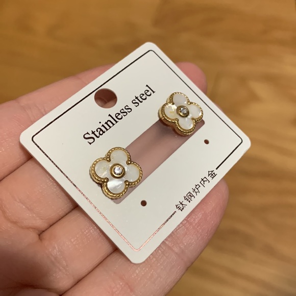 Opal / Pearl with Stone Cleef Stainless Steel Earrings - Picture 11 of 12